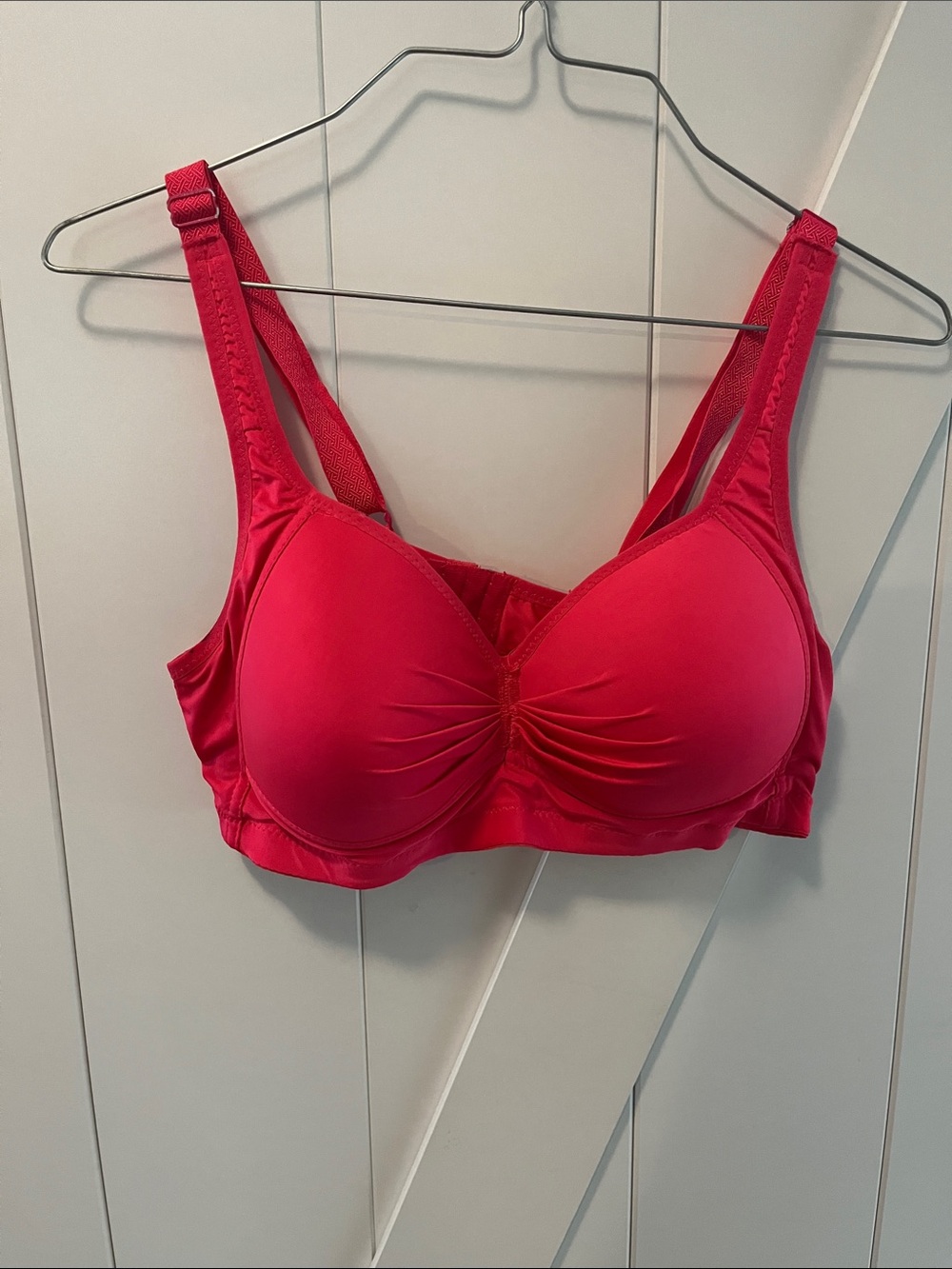 Supportive Women's Wireless Bra in Bright Pink